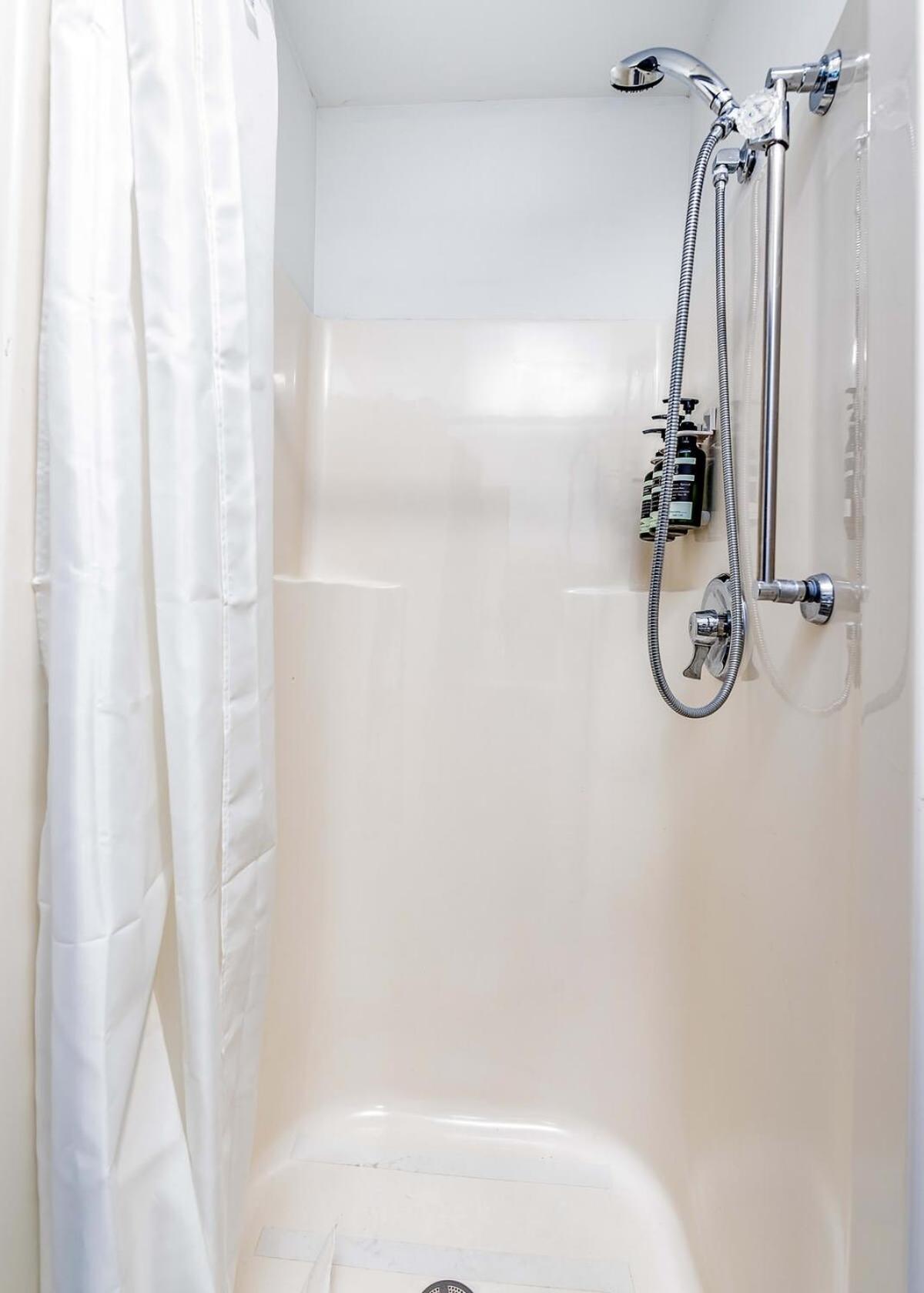 Cozysuites Cwe King Suite With Parking! Tower Grove 外观 照片